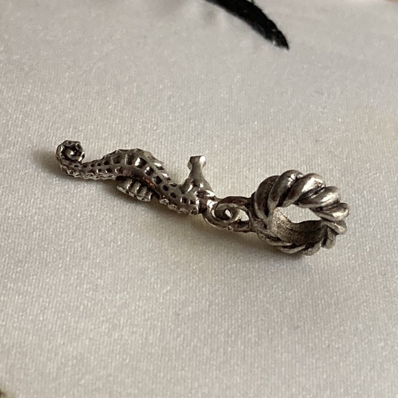 NWOT - EFFY Dark Silvertone Seahorse Hanging Slider Charm - Picture 9 of 11